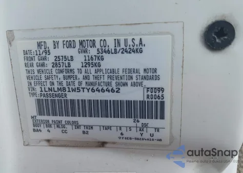 1996 Lincoln Town Car Executive z USA, uszkodzony, nr VIN 1LNLM81W5TY646462